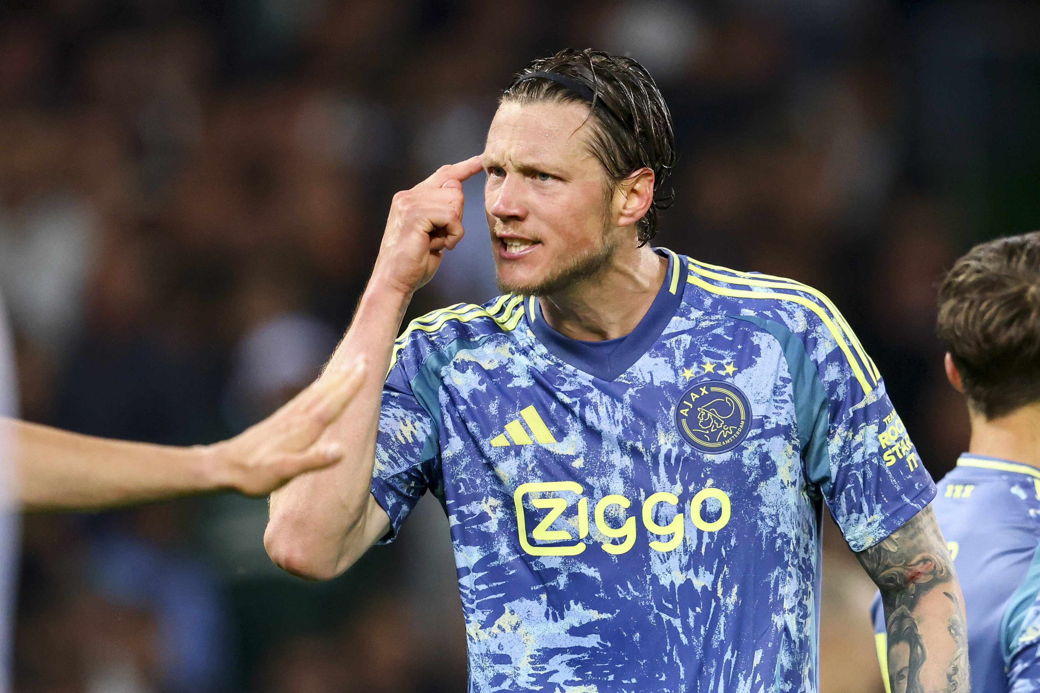 Wout Weghorst is woest in Groningen