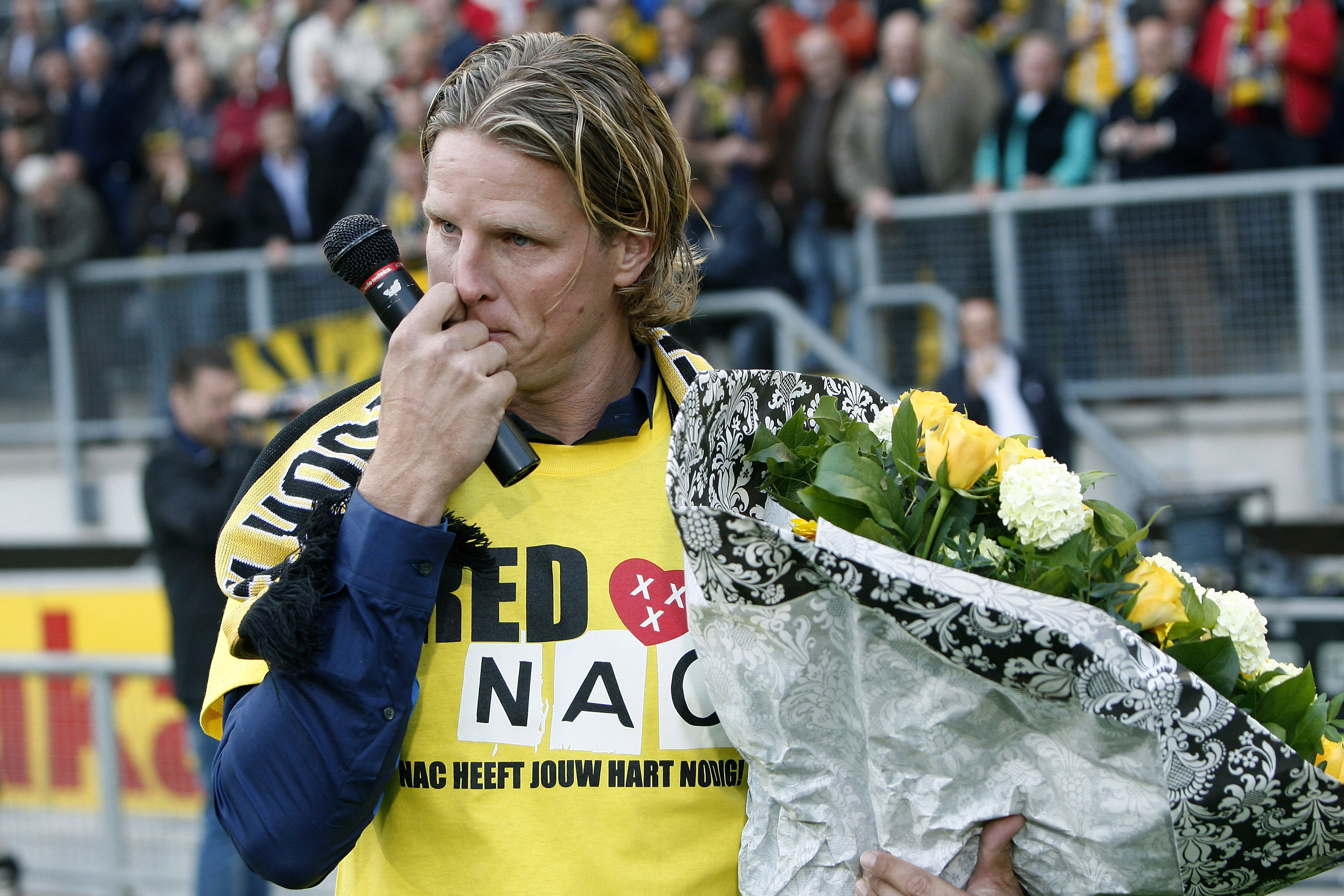 Patrick Zwaanswijk is emotioneel tijdens zijn afscheid bij NAC Breda